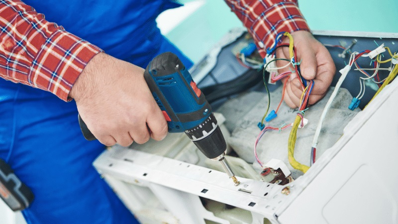 Pursaklar Mitsubishi Mitsubishi çamaşır makinesi kart tamiri – Su almama arızası orijinal parça ile giderildi. - Teknik servis örneği